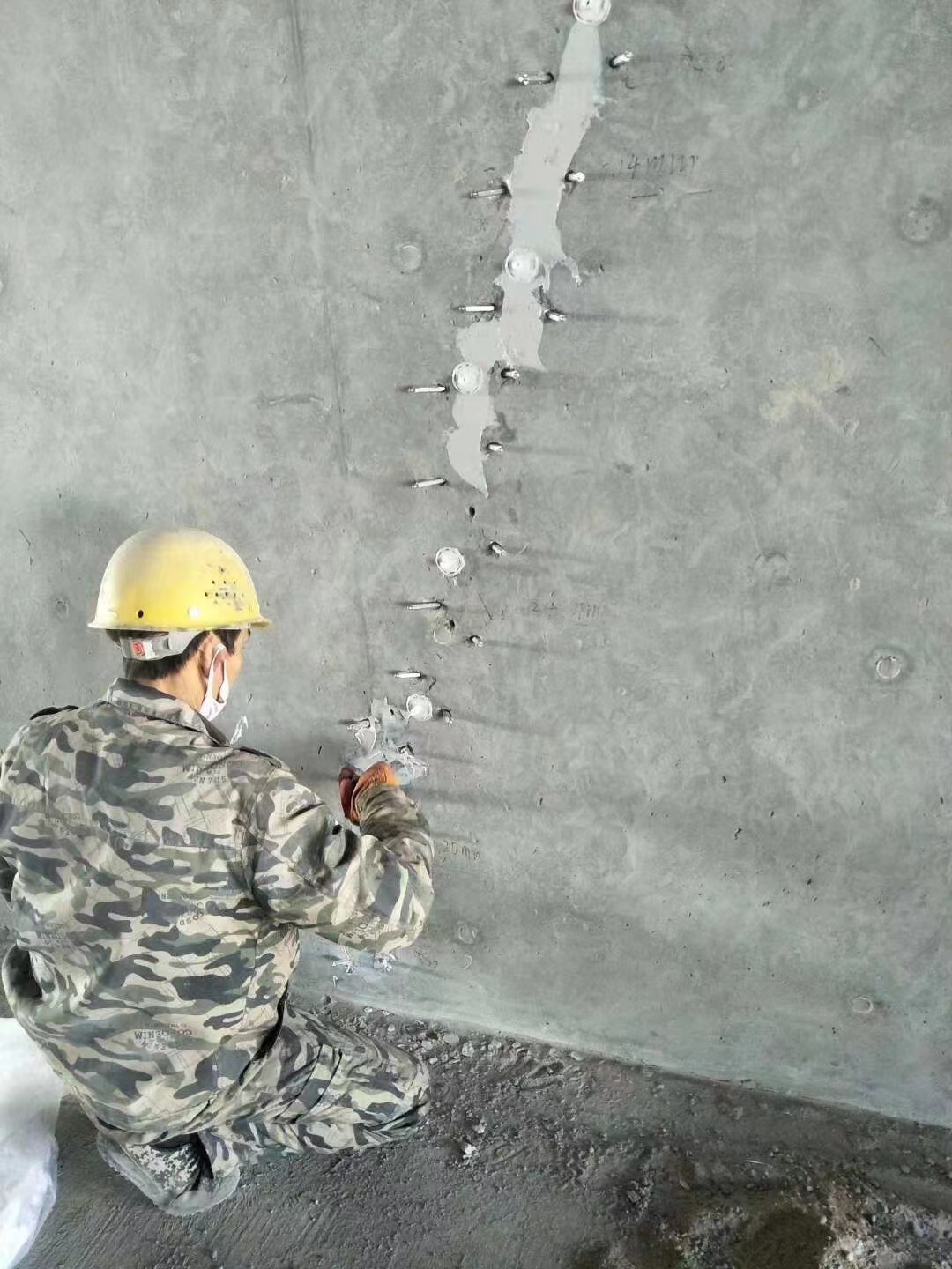 蚌埠混凝土楼板裂缝加固施工的方案