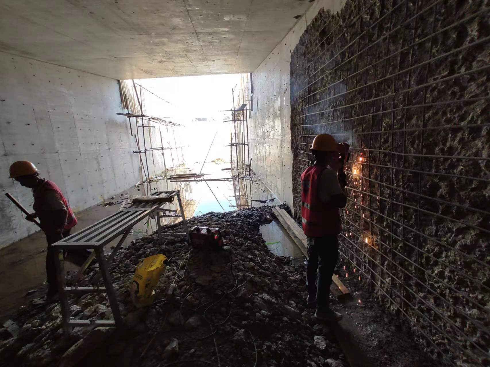 蚌埠挖断承重墙导致楼体开裂，加固施工方案出炉